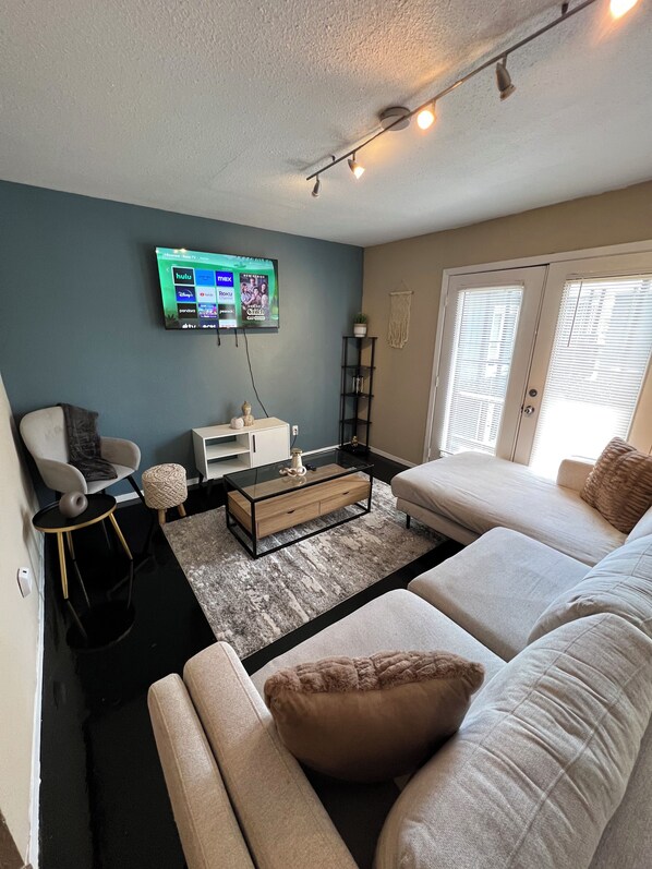 Living area - Downtown Dallas Modern CHIC Style 1Bed Abode (Dallas)