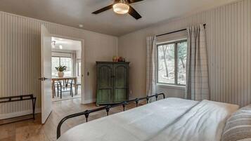 3 bedrooms, iron/ironing board, free WiFi, bed sheets