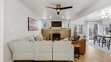 TV, fireplace