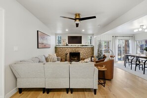 TV, fireplace