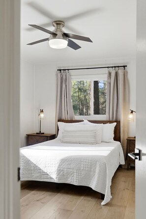 3 bedrooms, iron/ironing board, free WiFi, bed sheets