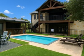 Pool - Spacious 5-bedroom house with a private pool on the golf course. (Concan)