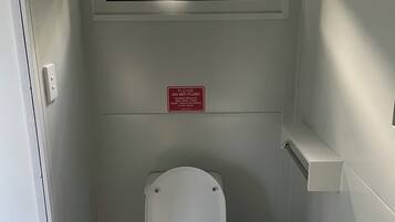 Dusche, Haartrockner, Toilettenpapier