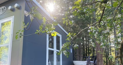 Affordable & cosy alpine cabin - an ideal couples retreat with outdoor bath!