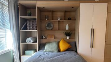 1 bedroom, WiFi, bed sheets