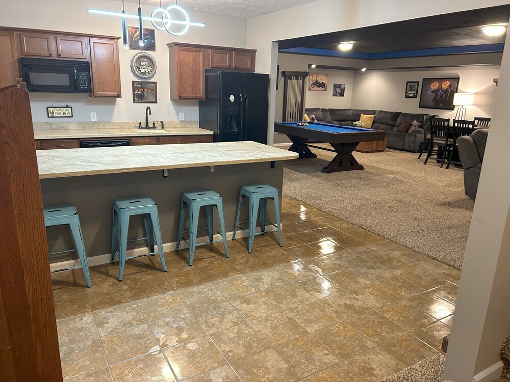 "LightHouse Point" Luxury Home with Hot Tub & Gym! Kearney Vrbo