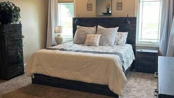 5 bedrooms, iron/ironing board, WiFi, bed sheets