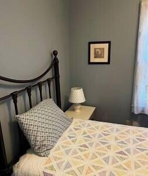 3 slaapkamers, een strijkplank/strijkijzer, wifi, beddengoed