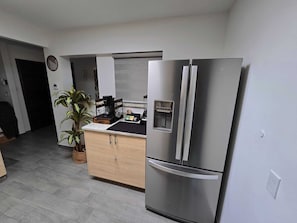 Microwave, oven, stovetop, coffee/tea maker - The Perfect Boho House (El Paso)