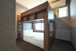 Escritorio, wifi gratis y ropa de cama 