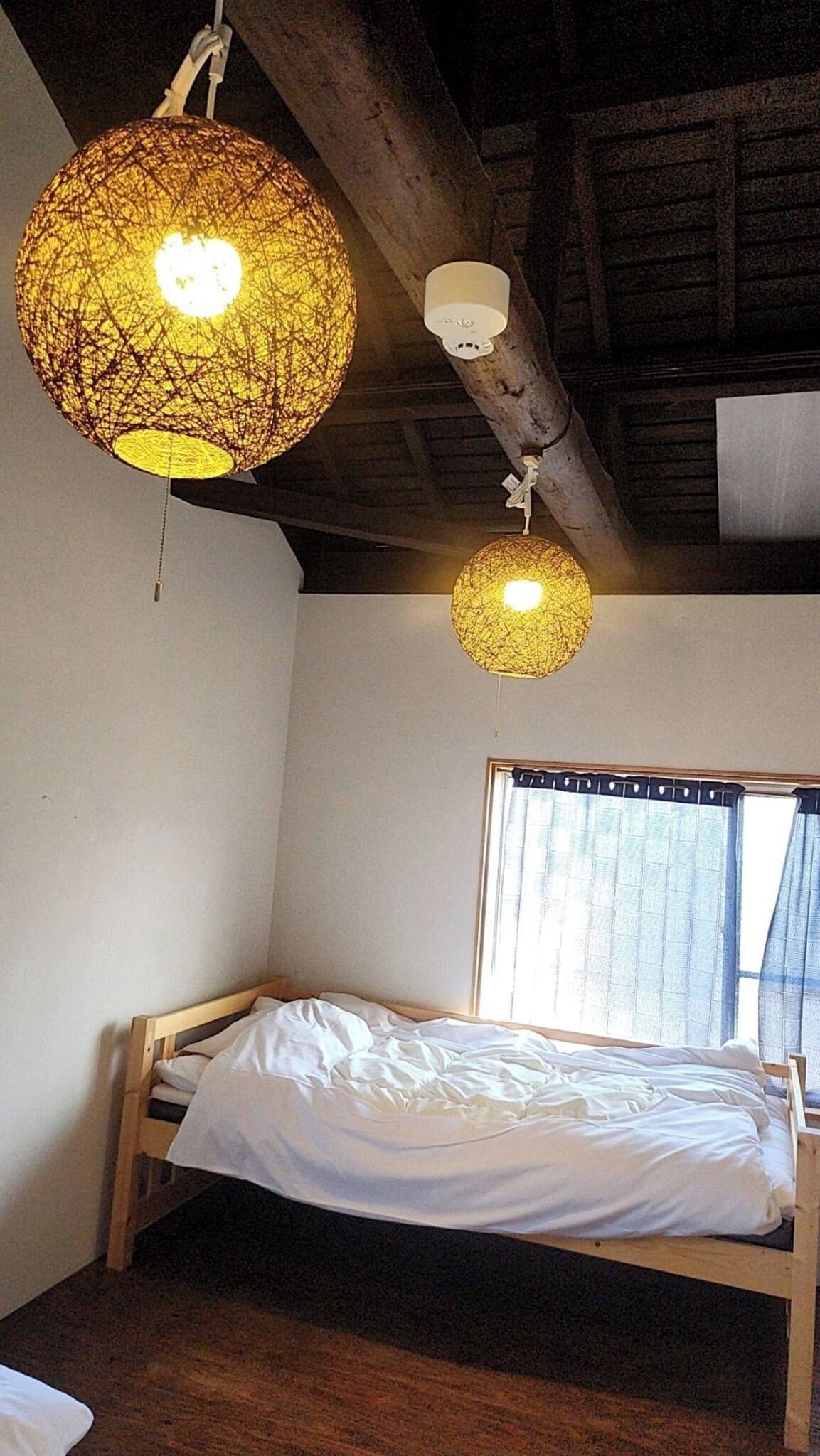 2 室のベッドルーム、デスク、WiFi (無料)、ベッドシーツ