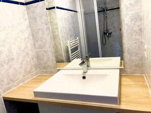 Dusj og hårføner