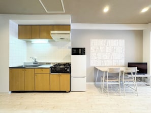 Fridge, microwave, stovetop, electric kettle