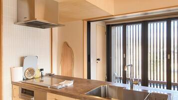 Fridge, microwave, stovetop, cookware/dishes/utensils