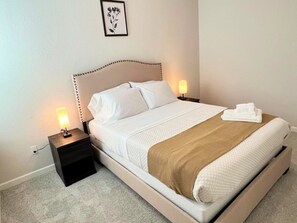 4 bedrooms, desk, WiFi, bed sheets