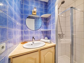 Bathroom - Galiote by Interhome (Cogolin)