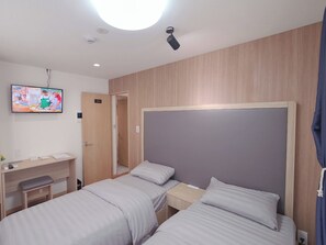 2 bedrooms, desk, iron/ironing board, free WiFi