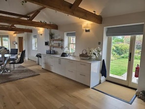 Hus | Eget kök | Kylskåp, mikrovågsugn, ugn och spishäll