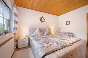 2 dormitorios, tabla de planchar con plancha, wifi gratis y ropa de cama