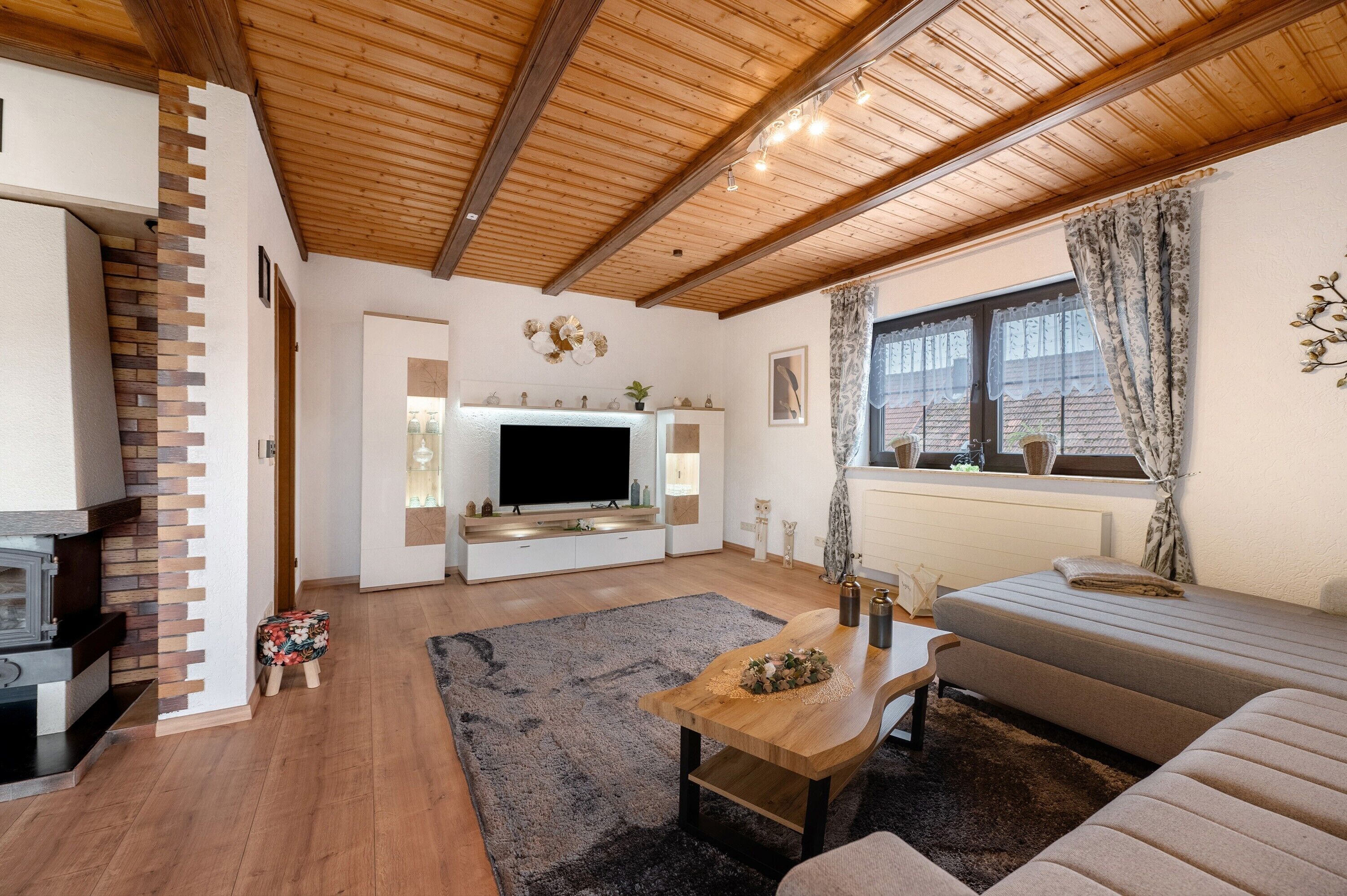 Télévision, cheminée