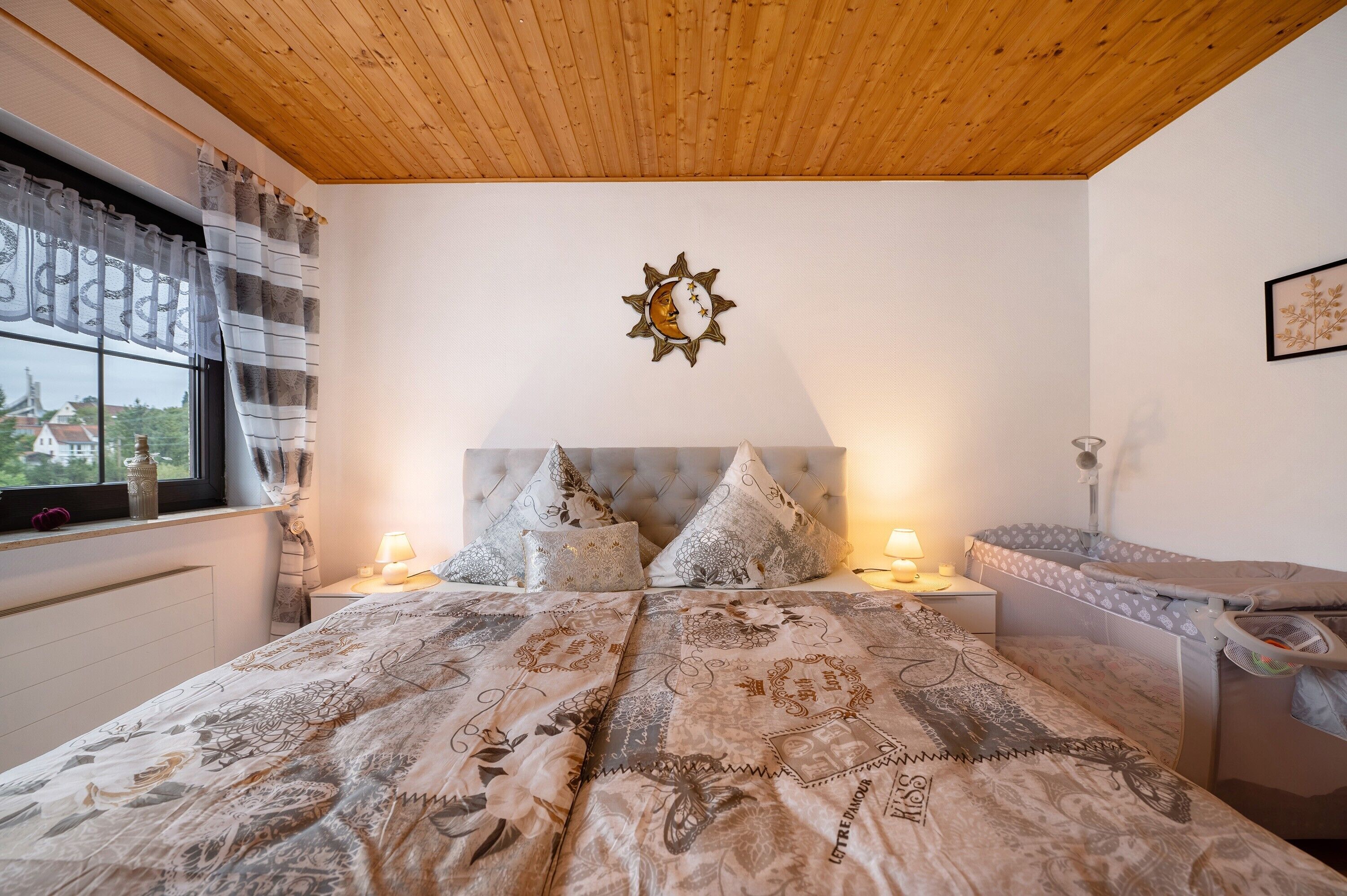 2 bedrooms, iron/ironing board, free WiFi, bed sheets