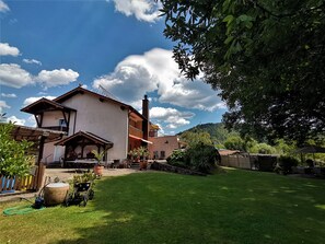 Exterior - Apartment 'Wasigenstein' with Mountain View, Private Terrace and Wi-Fi (Fischbach bei Dahn)