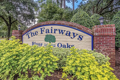 King Bed - River Oaks Golf Club W/D, Pool, Hot Tub Clean!