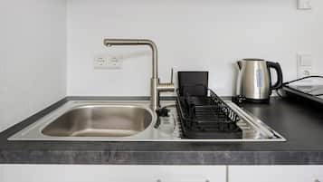 Fridge, stovetop, coffee/tea maker, electric kettle