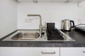 Fridge, stovetop, coffee/tea maker, electric kettle - Studio Apartment 'Tunsel' with Wi-Fi (Bad Krozingen)