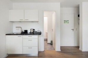 Fridge, stovetop, coffee/tea maker, electric kettle - Studio Apartment 'Tunsel' with Wi-Fi (Bad Krozingen)