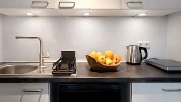 Fridge, stovetop, coffee/tea maker, electric kettle