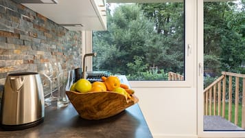 Fridge, stovetop, coffee/tea maker, electric kettle