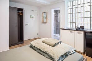 1 bedroom, free WiFi, bed sheets