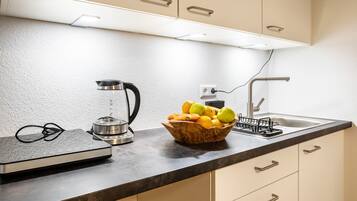 Fridge, stovetop, coffee/tea maker, electric kettle