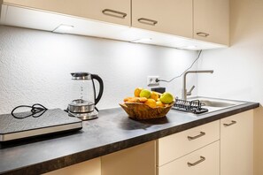 Fridge, stovetop, coffee/tea maker, electric kettle