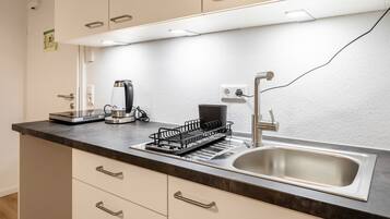 Fridge, stovetop, coffee/tea maker, electric kettle