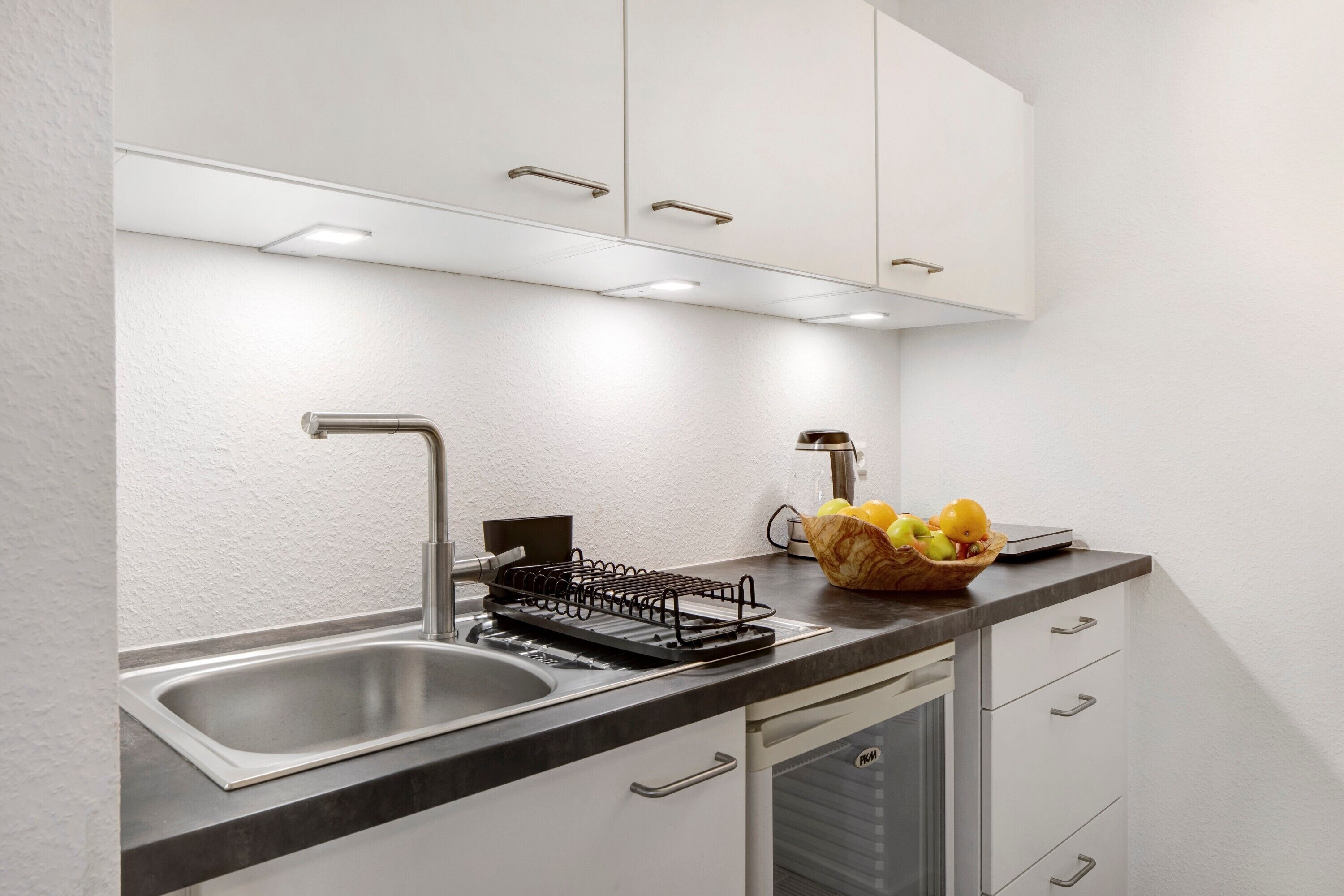 Fridge, stovetop, coffee/tea maker, electric kettle