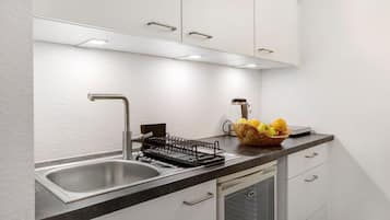 Fridge, stovetop, coffee/tea maker, electric kettle