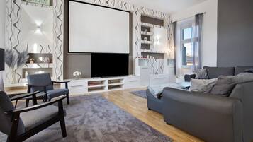 Télévision, cheminée, jeux vidéo