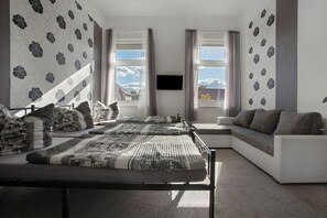 2 bedrooms, free WiFi, bed sheets - Apartment 'Ferienwohnung Zum Alten Hotel' with Wi-Fi (Gramzow)