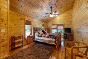 2 bedrooms, iron/ironing board, internet, bed sheets