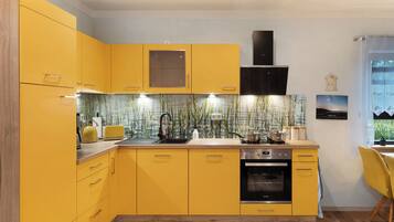 Mikrowelle, Ofen, Herdplatte, Geschirrspüler