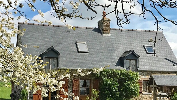 A stone house with a grey roof, two small windows, and a chimney. - Countryside Home Sleeps 6 - Garden, Parking, Wifi (Landivy)