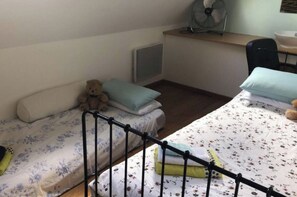3 quartos, ferros/tábuas de passar roupa, Wi-Fi, roupa de cama