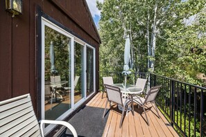 屋外ダイニングエリア