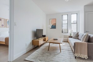 Télévision, chaîne hi-fi