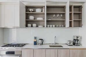 冷蔵庫、電子レンジ、オーブン、食器洗い機