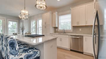 Fridge, microwave, dishwasher, coffee/tea maker