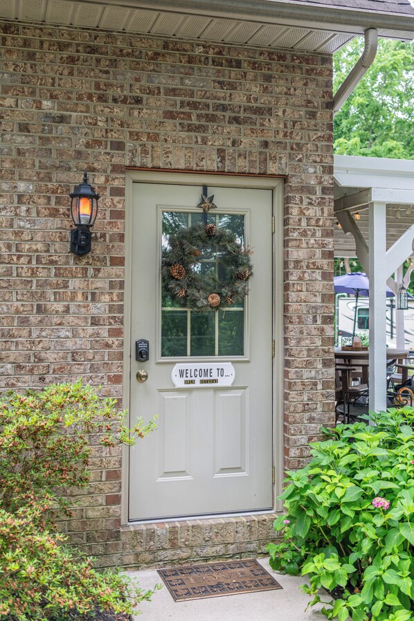Exterior detail - One bedroom suite. Rural, quiet and private. (Russellville)