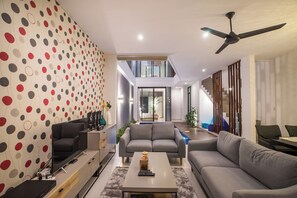 Flat-screen TV - Berawa Bali Beach Villa (Canggu)